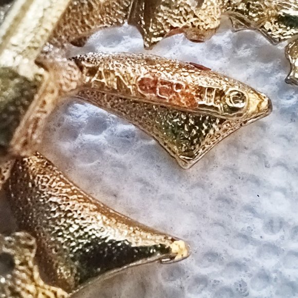 Vntg UNWORN RHINESTONE CHRISTMAS WREATH BROOCH Signed Tancer II - Picture 3 of 3